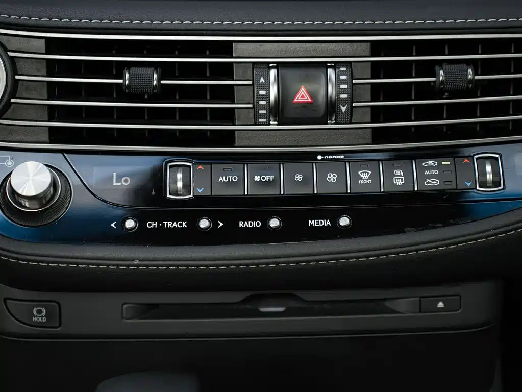 Lexus LS 2021 — фото 17
