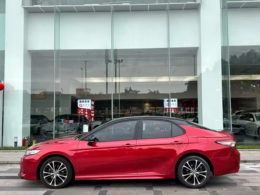 Toyota Camry 2018 — фото 3