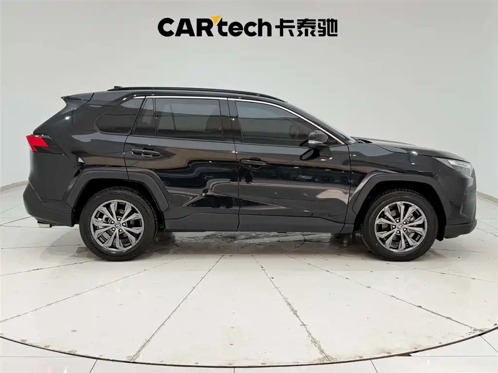 Toyota RAV4 2024 — фото 12