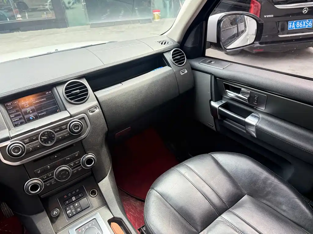 Land Rover Discovery 2015 — фото 15