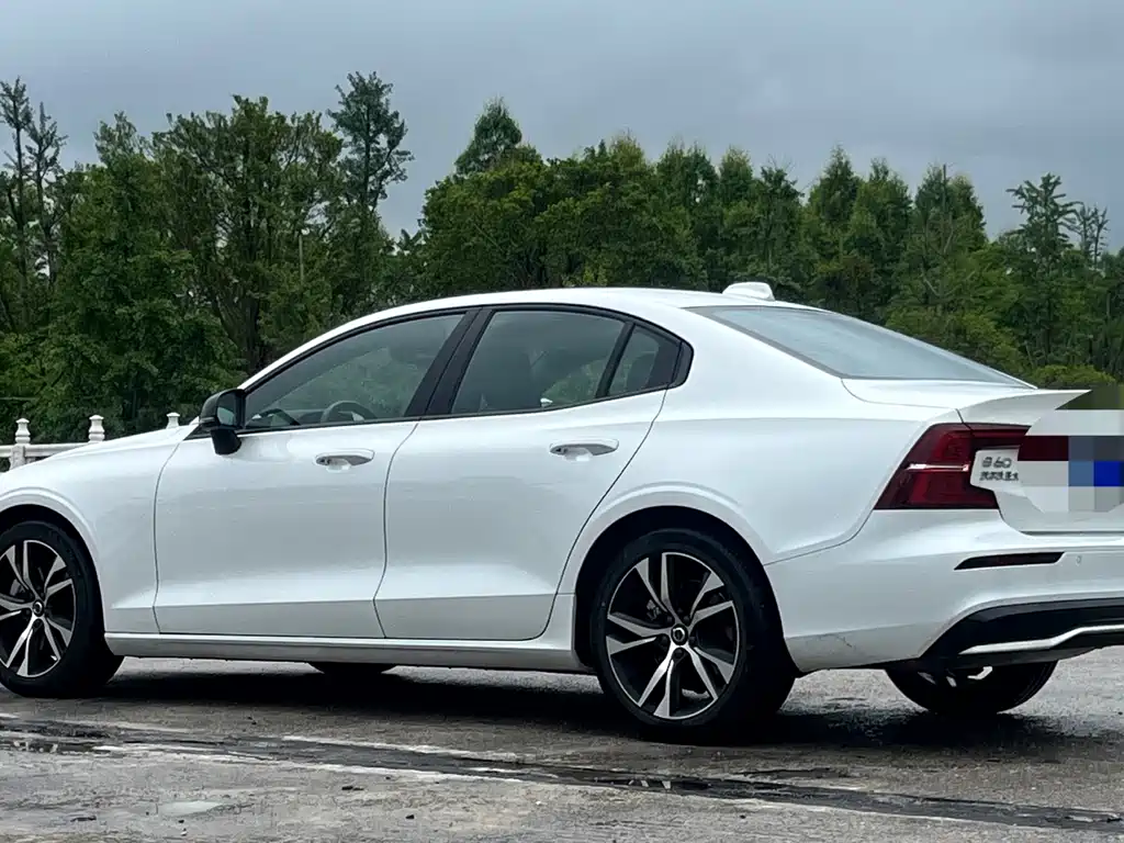 Volvo S60 2024 — фото 5