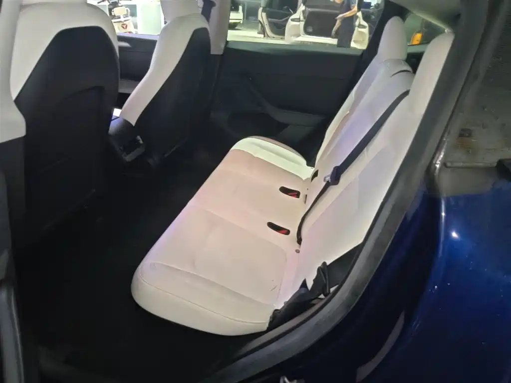 Tesla Model Y 2023 — фото 13