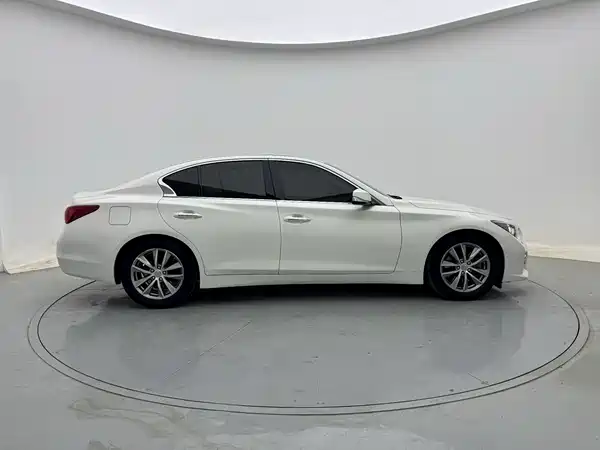 Infiniti Q50 2014