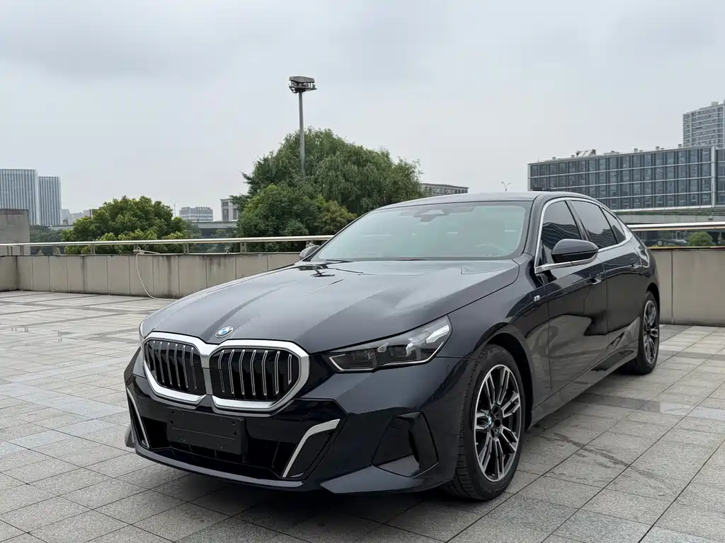 BMW 5 Series 2025