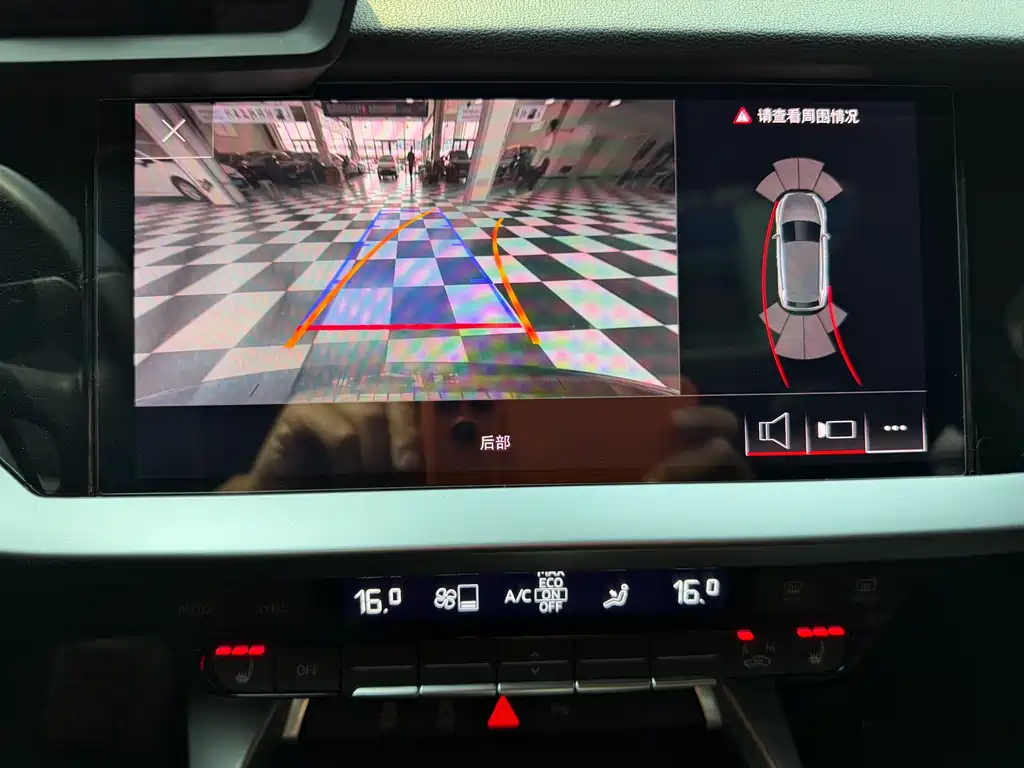 Audi A3 2023 — фото 10