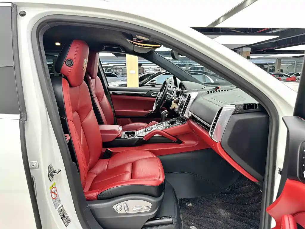 Porsche Cayenne Hybrid 2018 — фото 10
