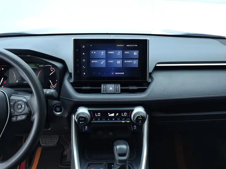 Toyota RAV4 2023 — фото 13