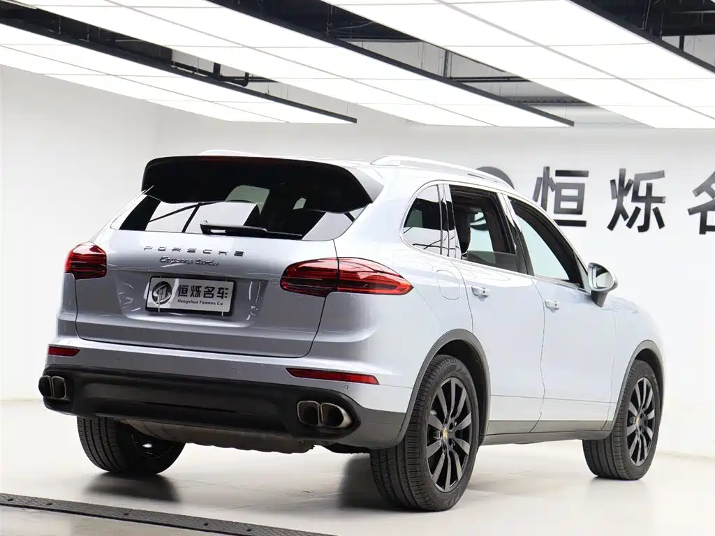 Porsche Cayenne 2015 — фото 33