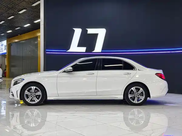 Mercedes-Benz C-Class 2021