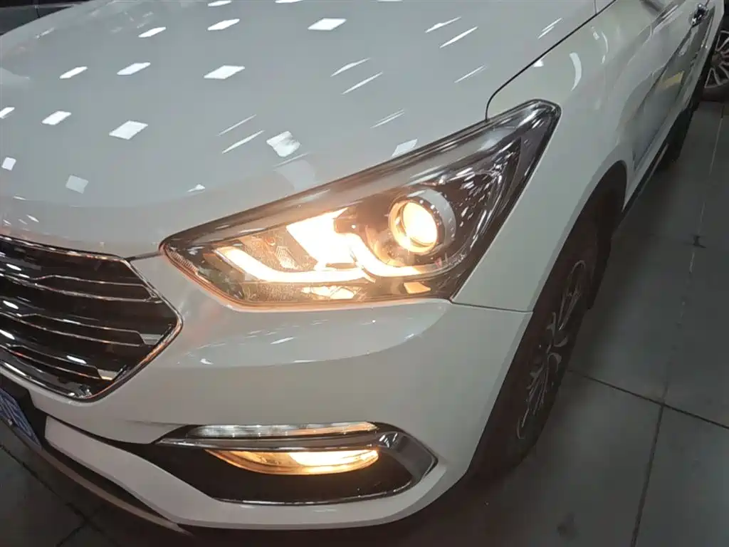 Hyundai Santa Fe 2018 — фото 24
