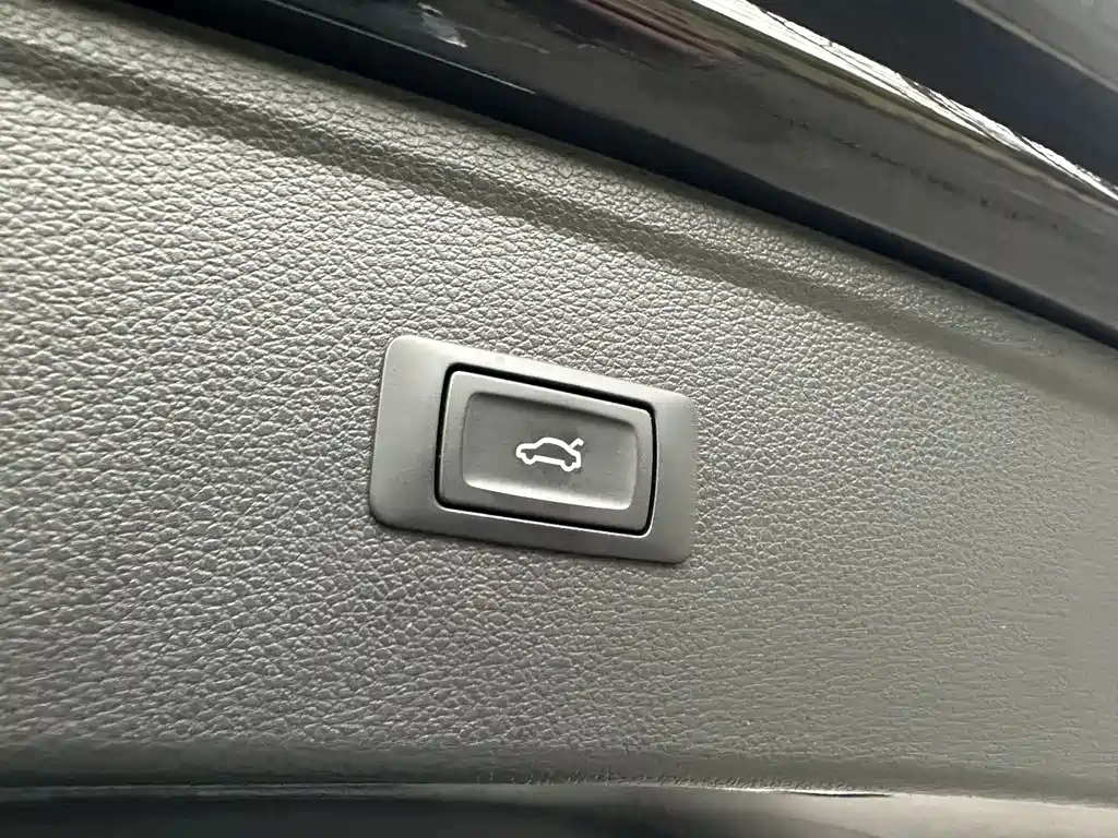 Audi Q5L 2021 — фото 23
