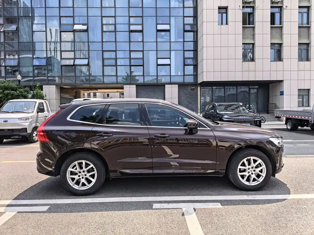 Volvo XC60 2018 — фото 6