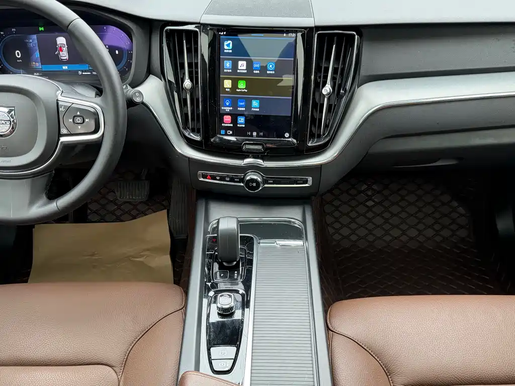 Volvo XC60 2022 — фото 12