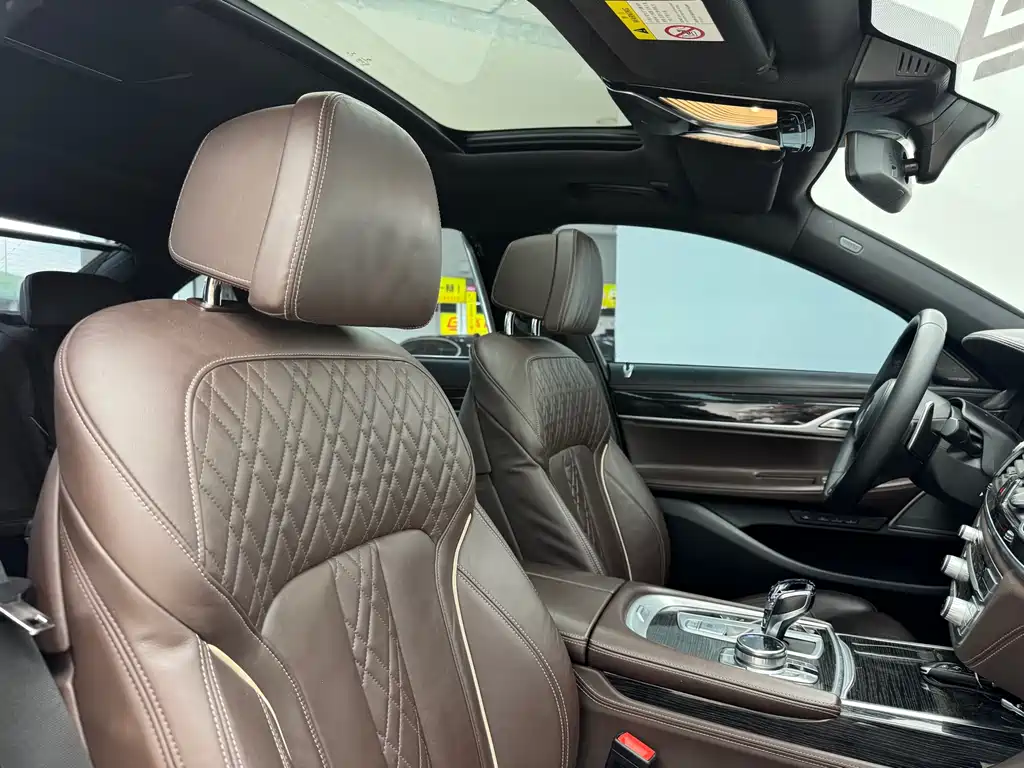 BMW 7 Series 2019 — фото 16