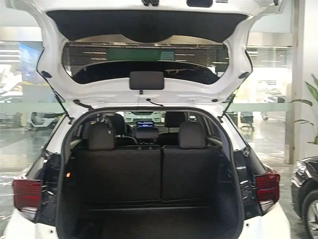 Toyota Yaris L 2020 — фото 19