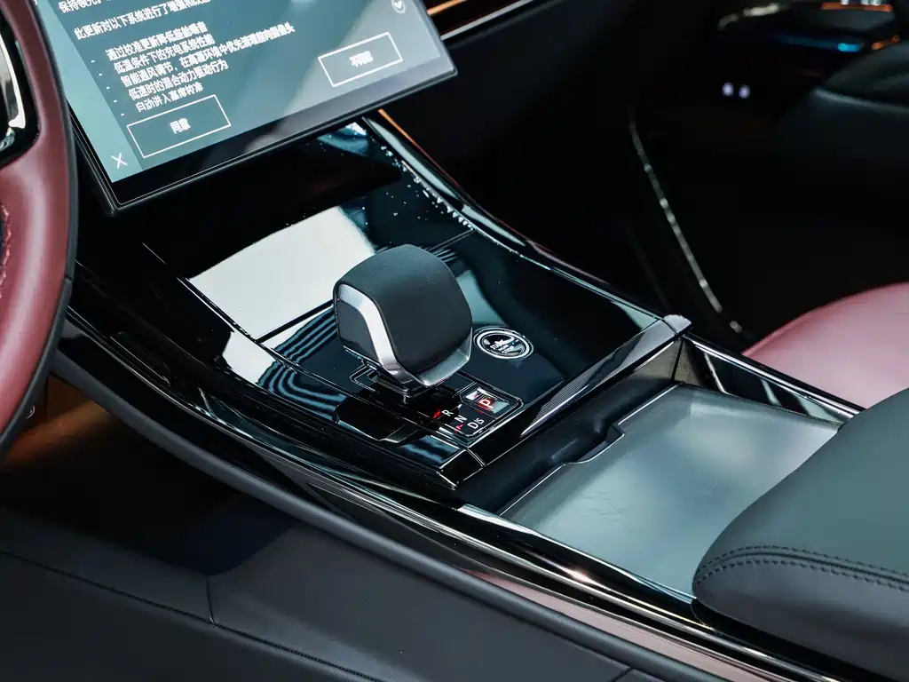 Land Rover Sport 2025 — фото 19