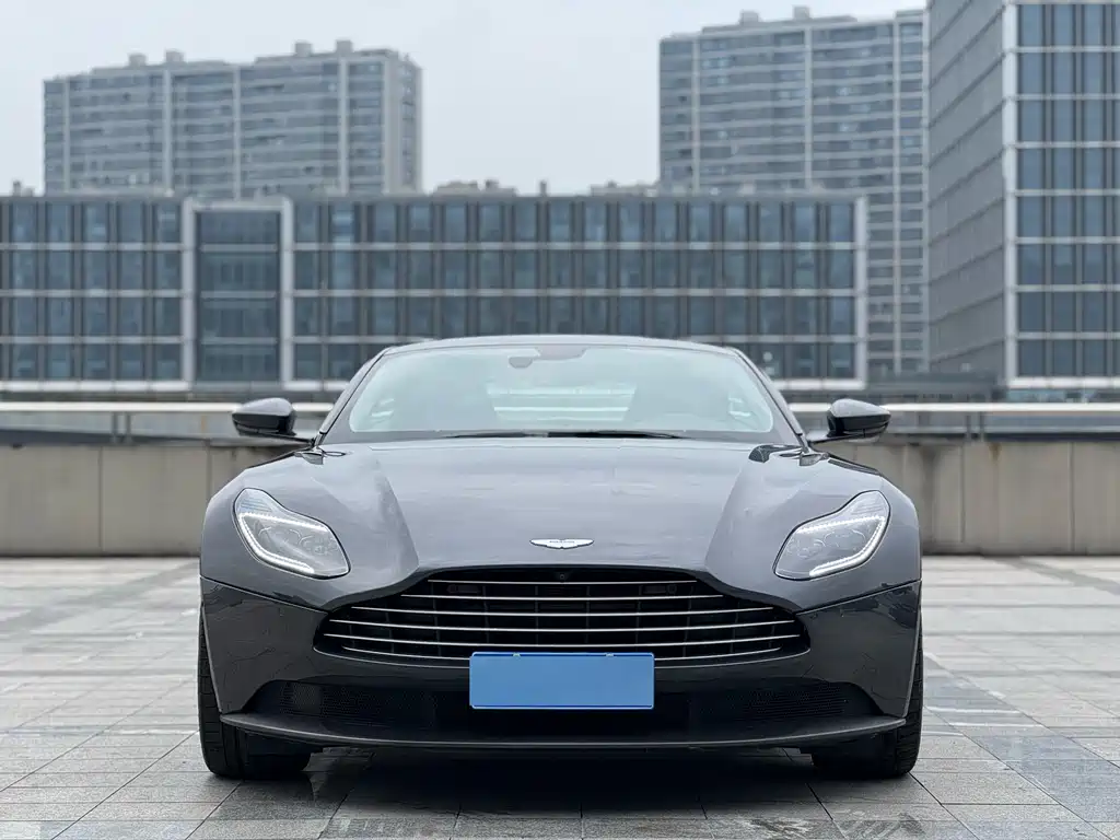 Aston Martin DB11 2020 — фото 3