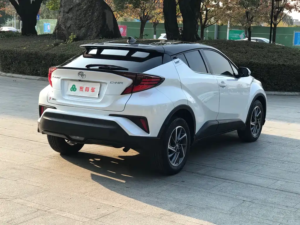 Toyota C-HR 2022 — фото 6