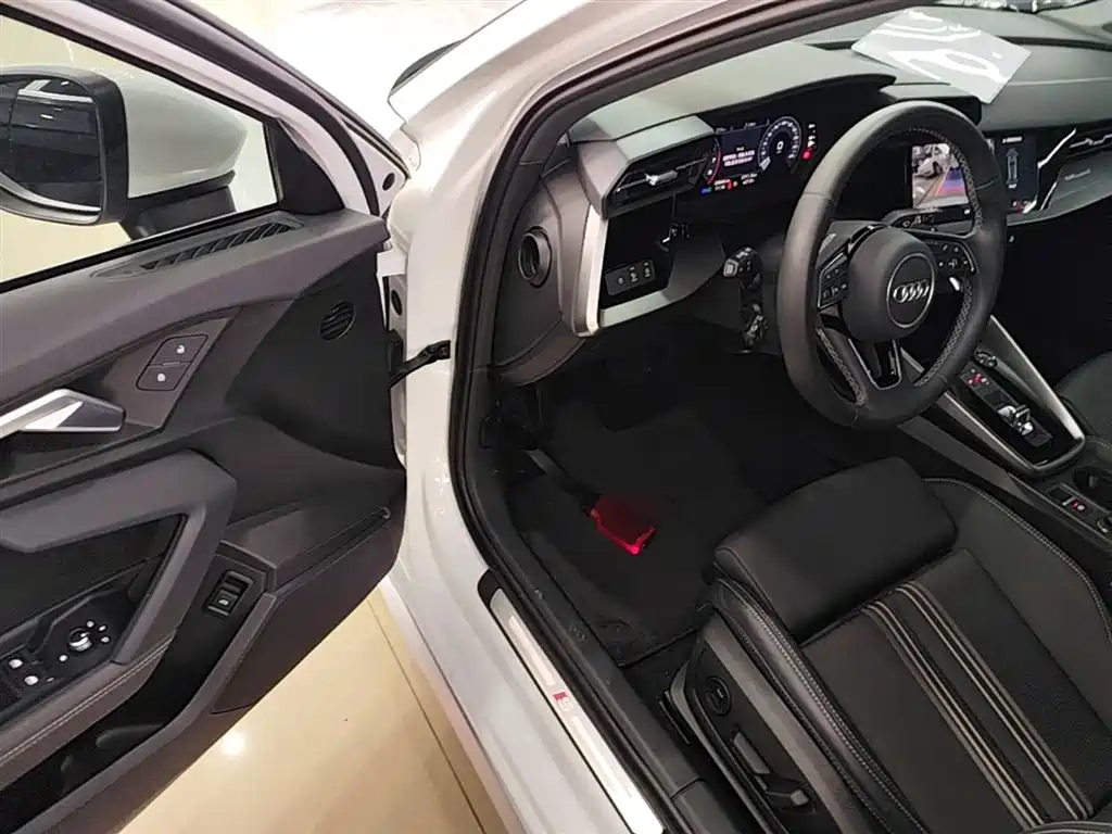 Audi A3 2023 — фото 16