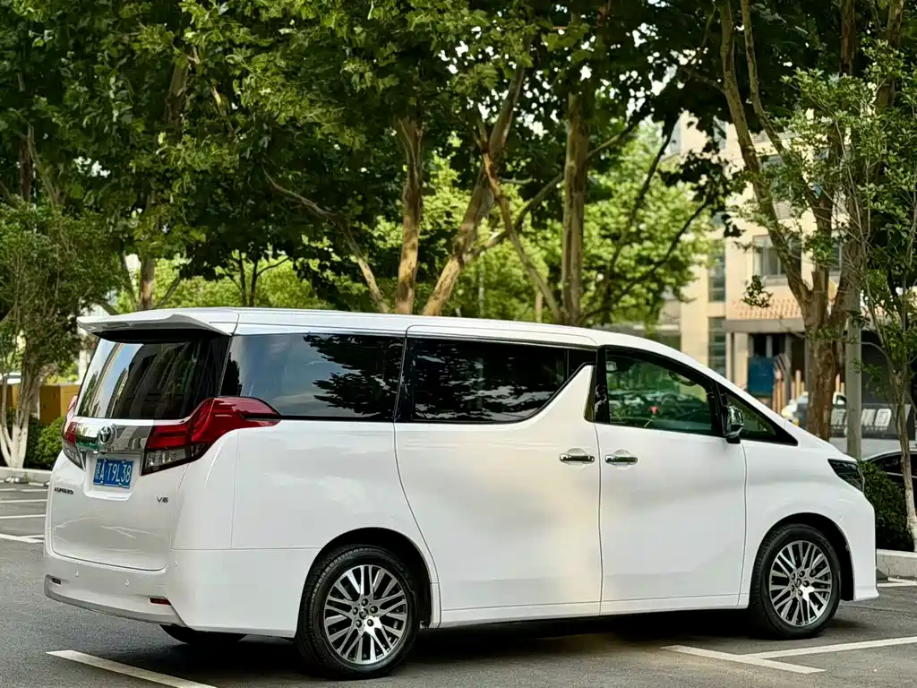 Toyota Alphard 2018 — фото 9
