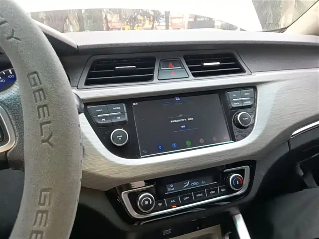 Geely Vision X3 2017 — фото 13