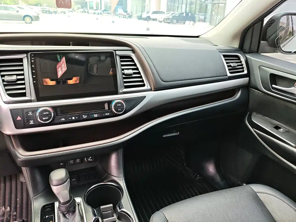 Toyota Highlander 2020 — фото 18