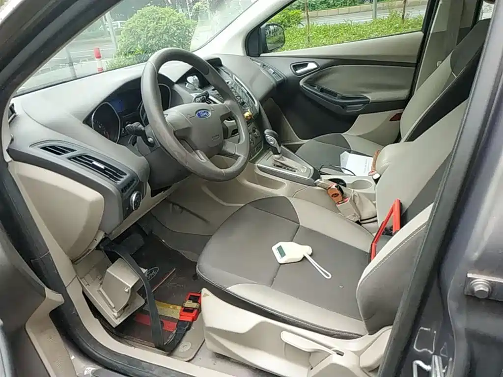 Ford Focus 2014 — фото 15