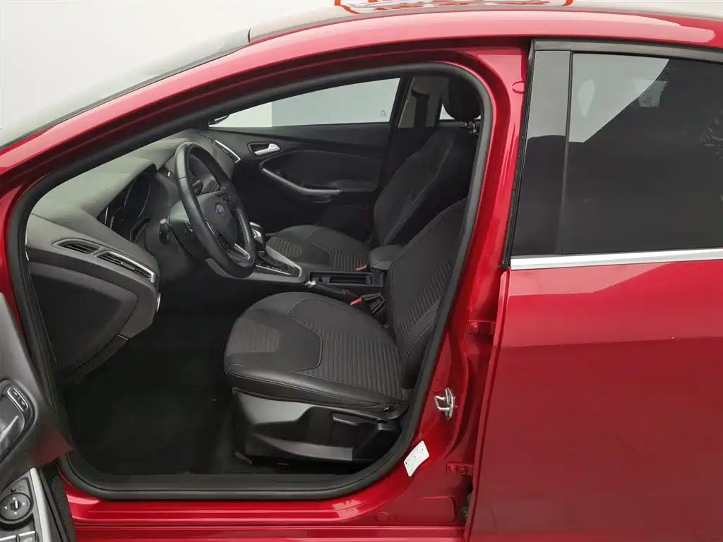 Ford Focus 2015 — фото 10