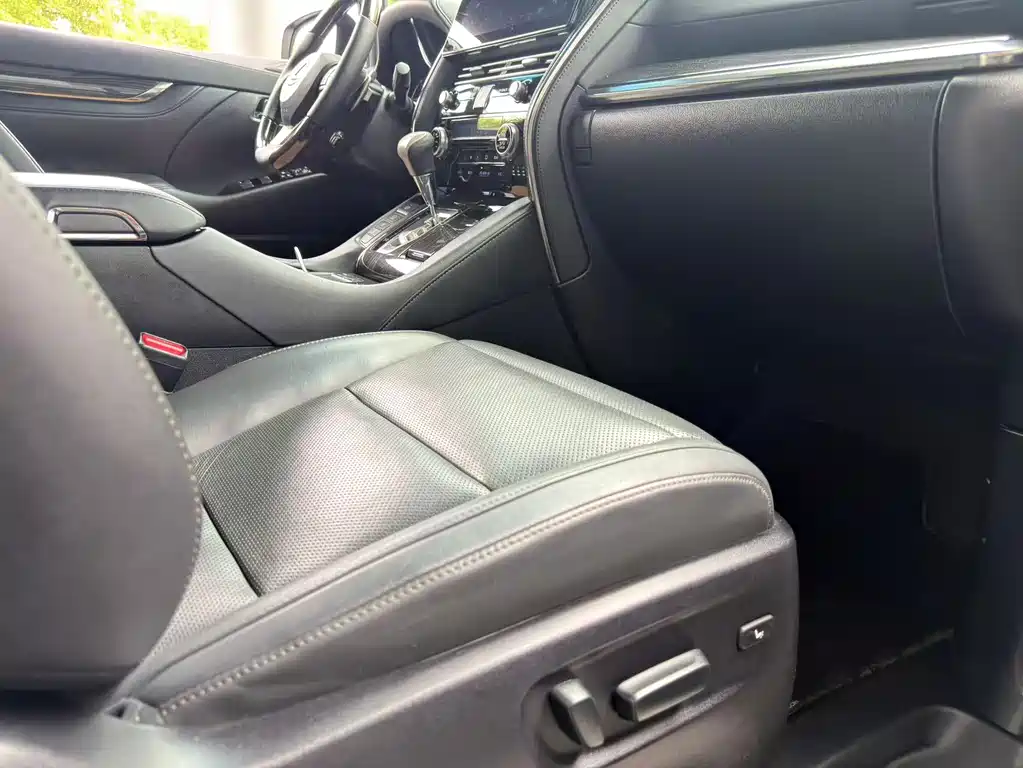 Lexus LM 2022 — фото 12