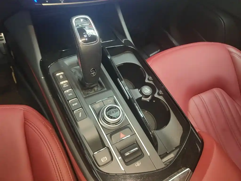 Maserati Levante 2020 — фото 13