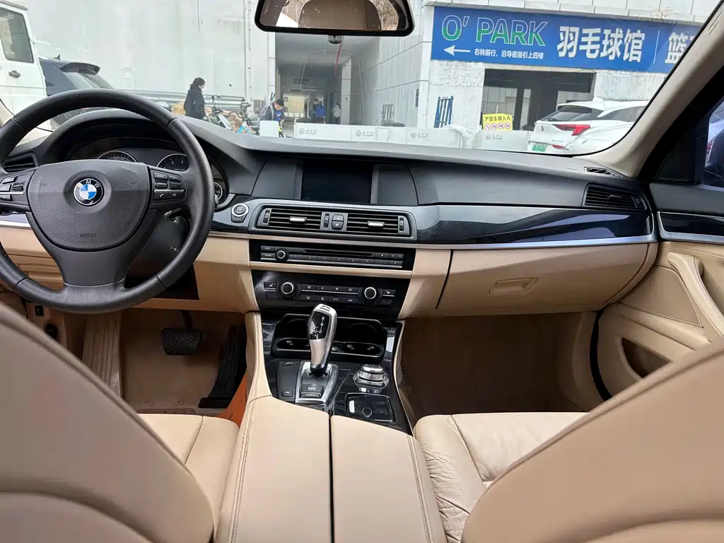 BMW 5 Series 2011 — фото 9