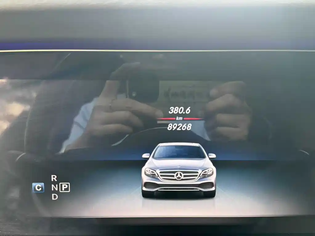 Mercedes-Benz E-Class 2020 — фото 15