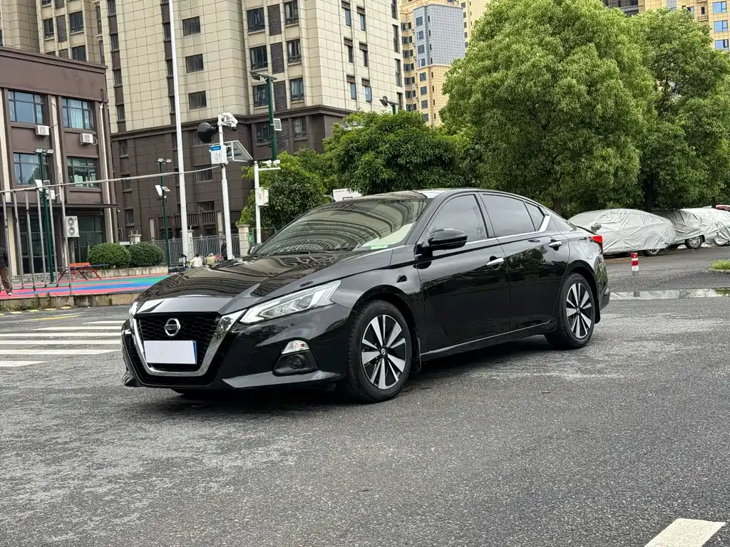 Nissan Teana 2022 — фото 1