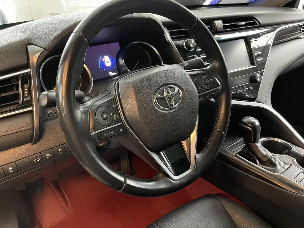 Toyota Camry 2019 — фото 6