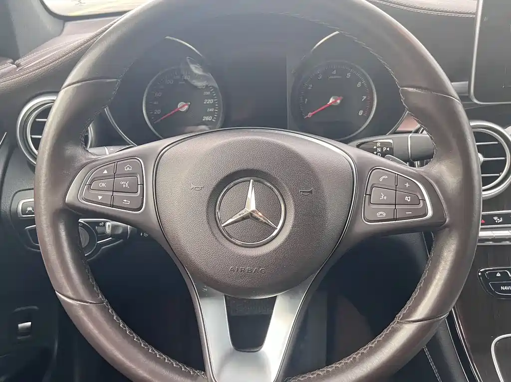 Mercedes-Benz GLC 2017 — фото 12