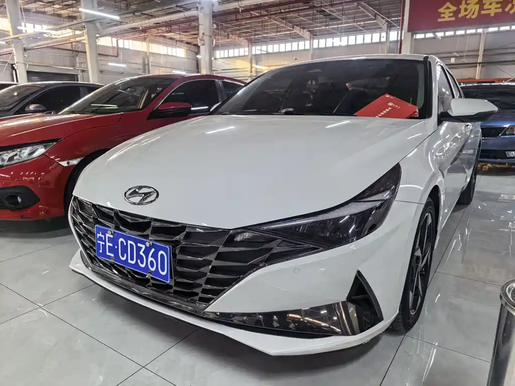 Hyundai Elantra 2023 — фото 1