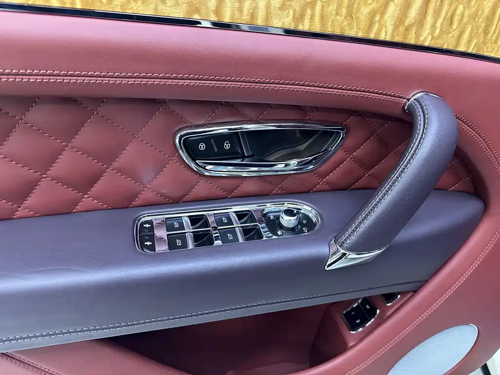 Bentley Bentayga 2017 — фото 12