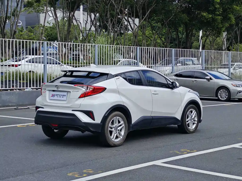 Toyota C-HR 2021 — фото 5