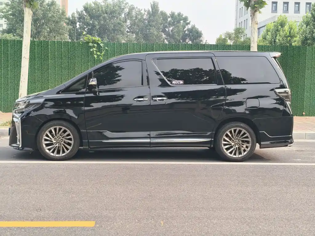 Toyota Alphard 2012