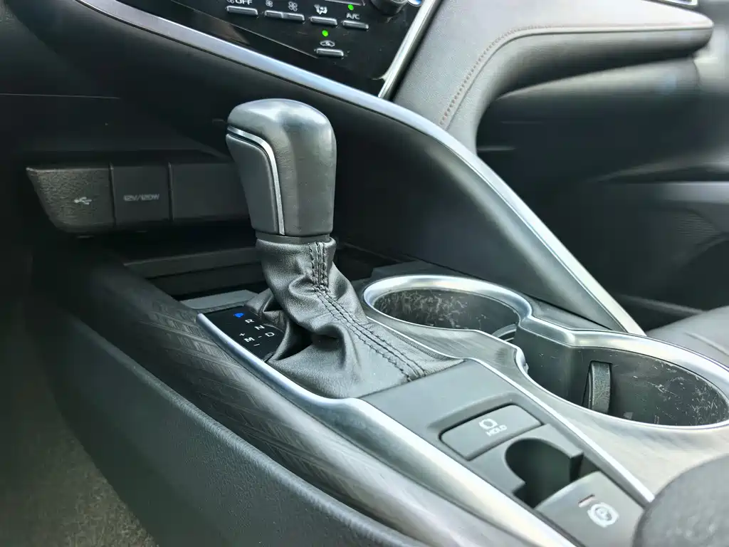 Toyota Camry 2023 — фото 6