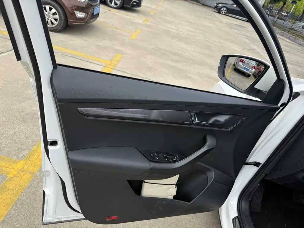 Skoda Karoq 2020 — фото 15