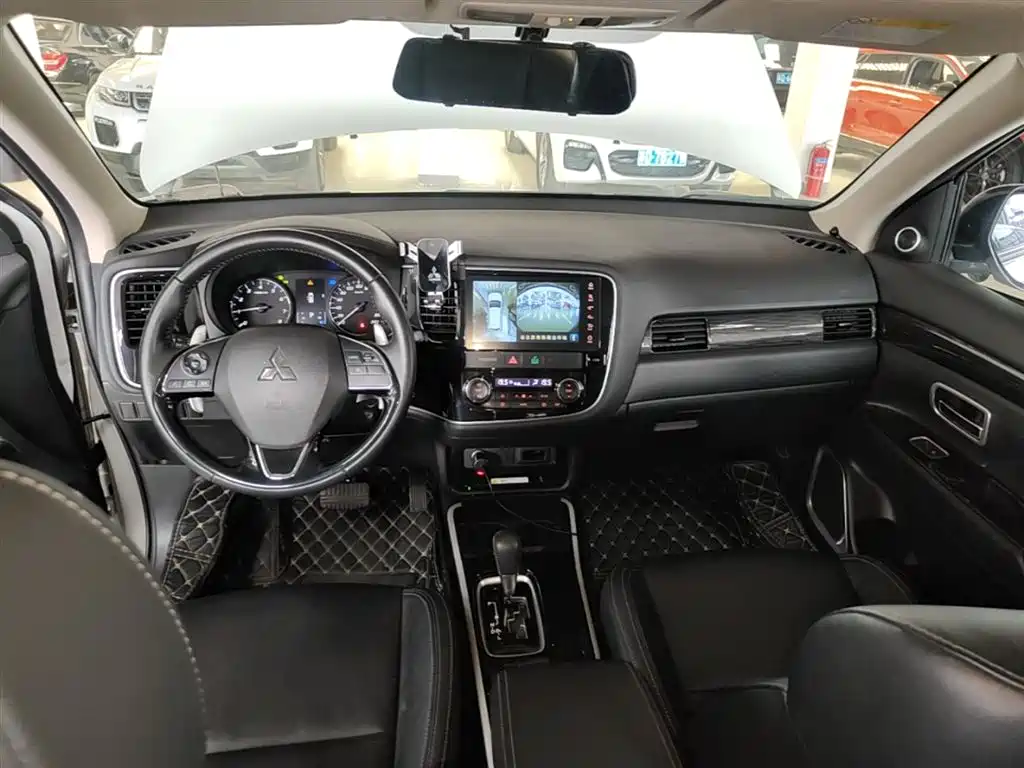 Mitsubishi Outlander 2019 — фото 10