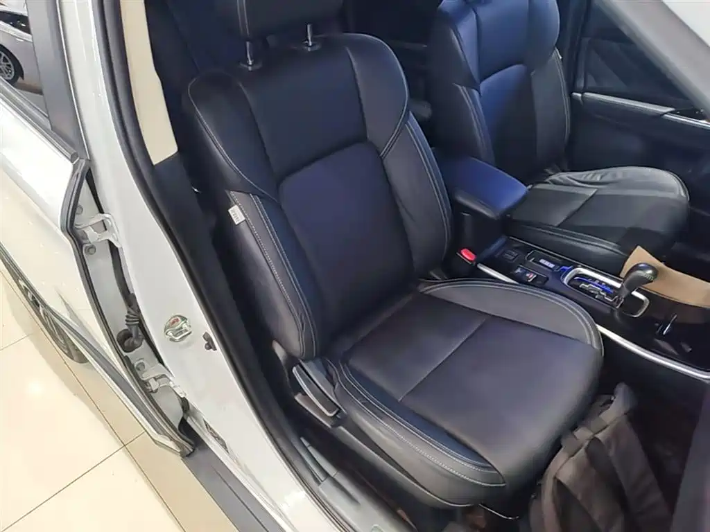 Mitsubishi Outlander 2020 — фото 25