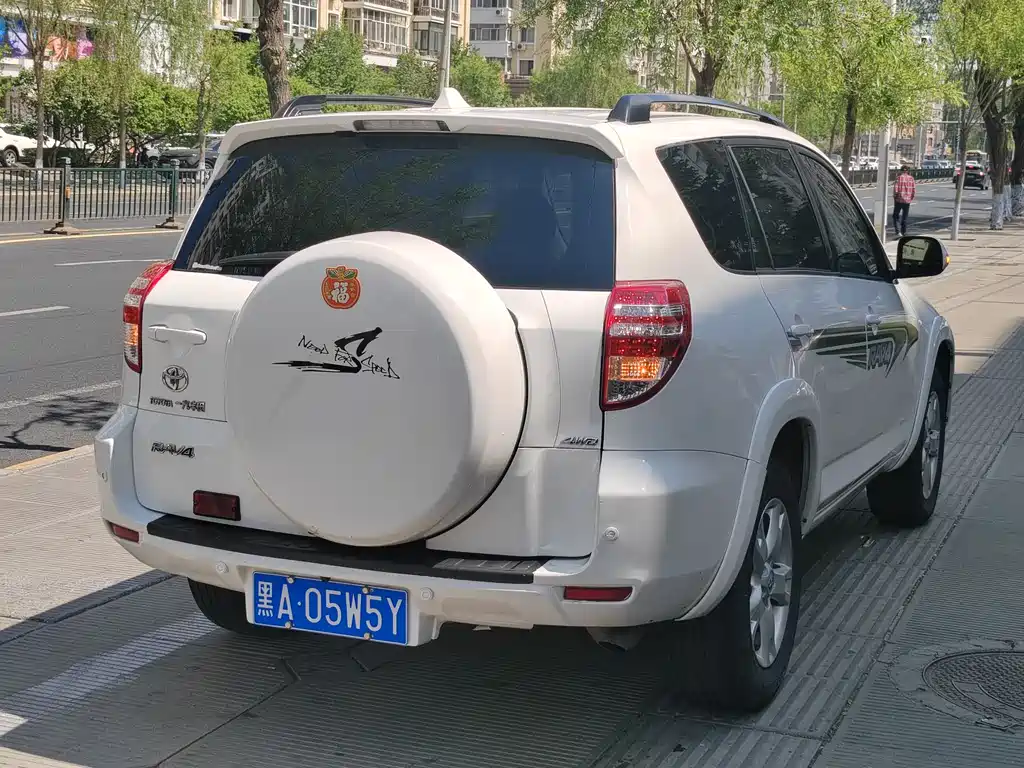 Toyota RAV4 2012 — фото 5