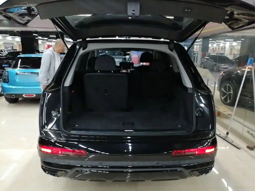Audi Q7 2021 — фото 19