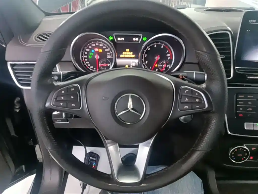 Mercedes-Benz GLE 2018 — фото 11