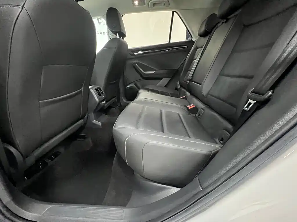 Volkswagen T-Roc 2023 — фото 17