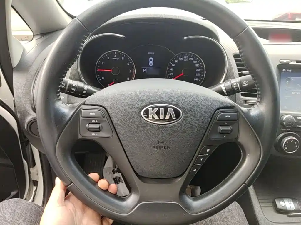 Kia K3 2015 — фото 11