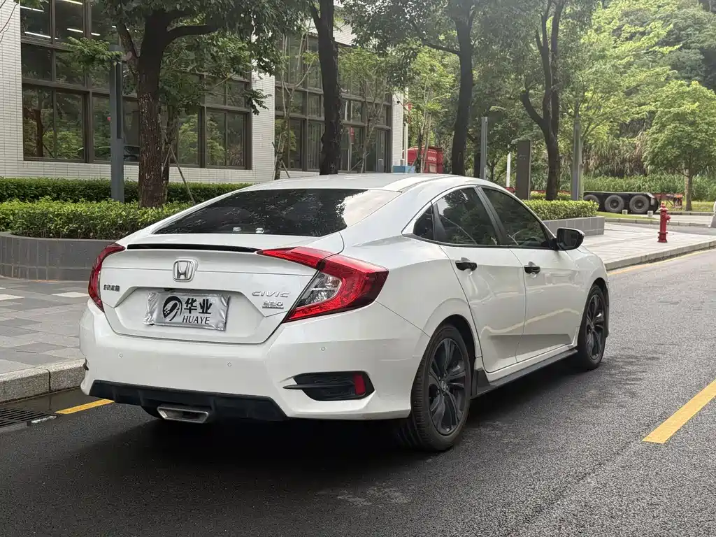 Honda Civic 2019 — фото 9