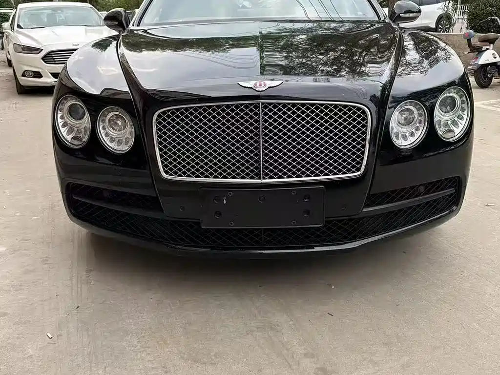 Bentley Flying Spur 2018 — фото 2